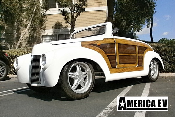 White Woody 39 Roadster 4 Passenger Golf Cart affordable golf cart rental, golf cart rent on top of the world